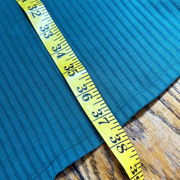 LulaRoe Roselyn style flutter sleeve style dress.Side pockets. Size XL. - Picture 10 of 12